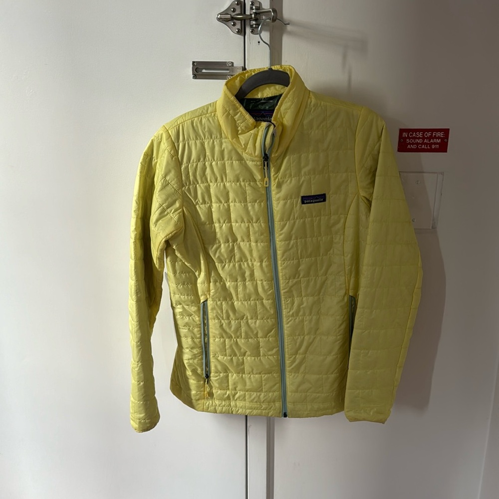 Very lightly worn Patagonia Nano Puff.